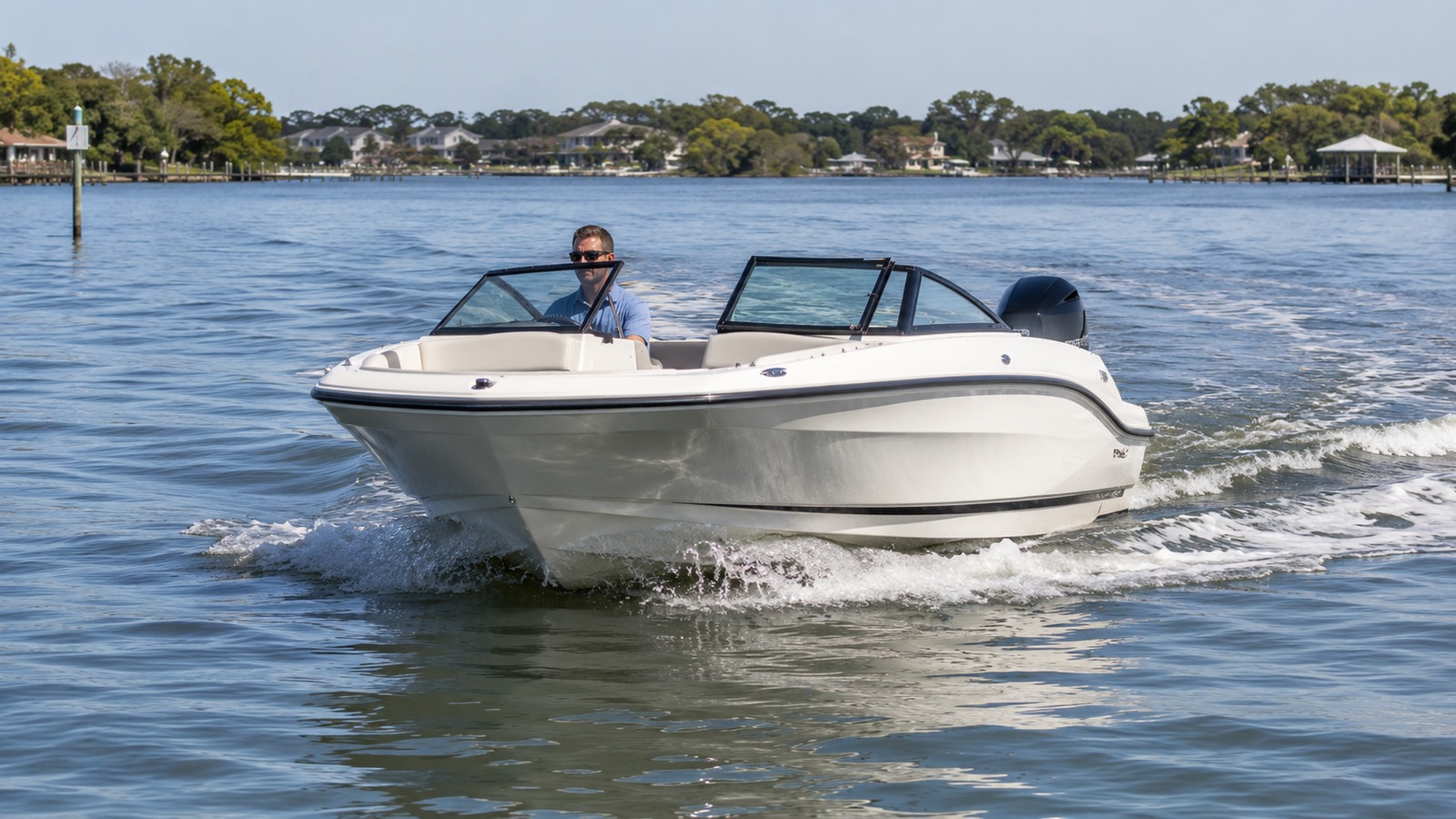 sea ray spx 190 outboard bow on cruising 05