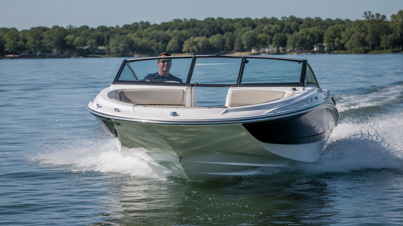 sea ray spx 210 bow on cruising 05