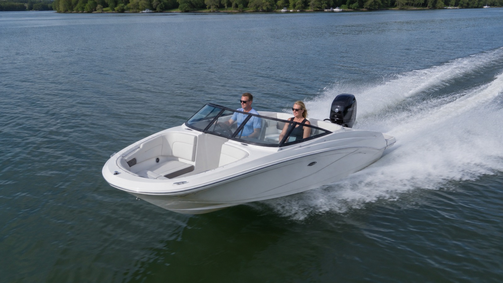sea ray spx 210 outboard elevated underway 09