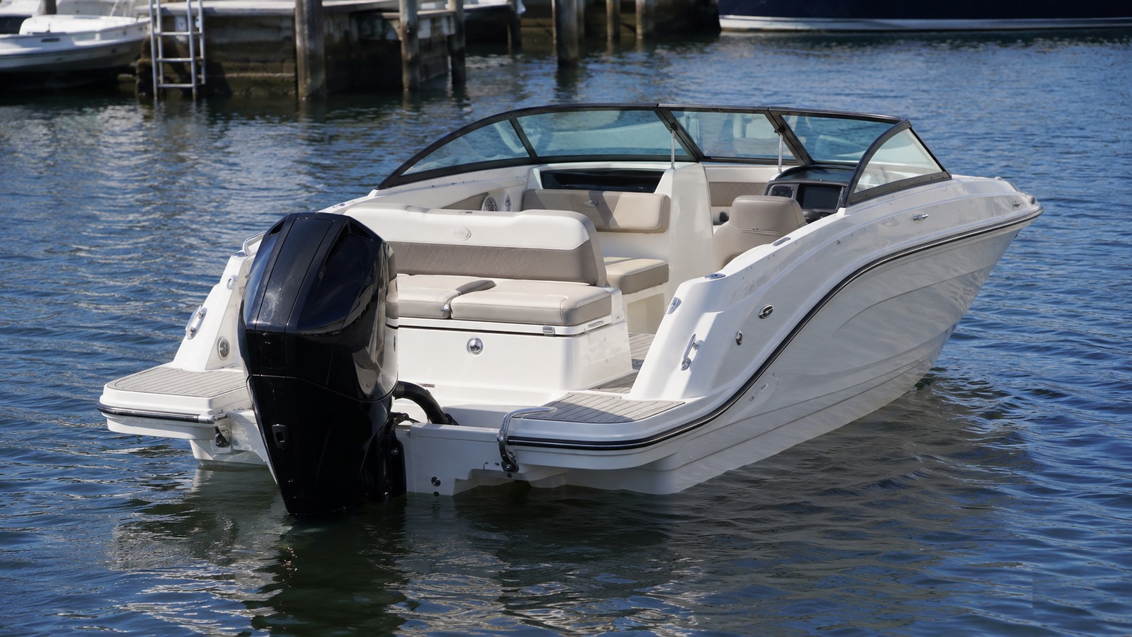 sea ray spx 210 outboard stern quarter dockside 07