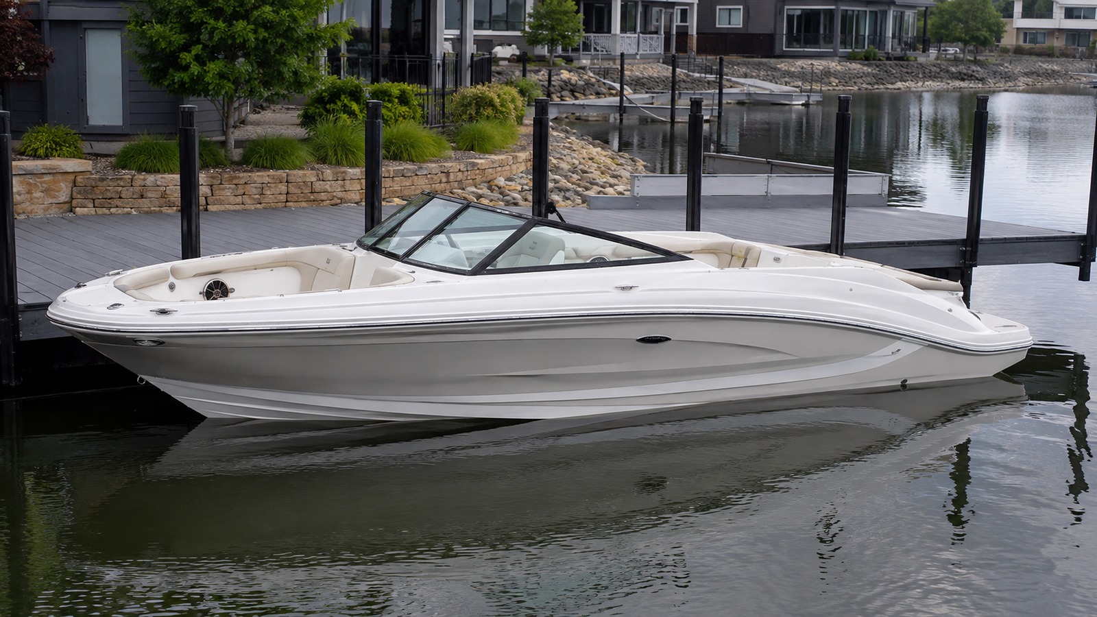 sea ray spx 230 dockside profile 06
