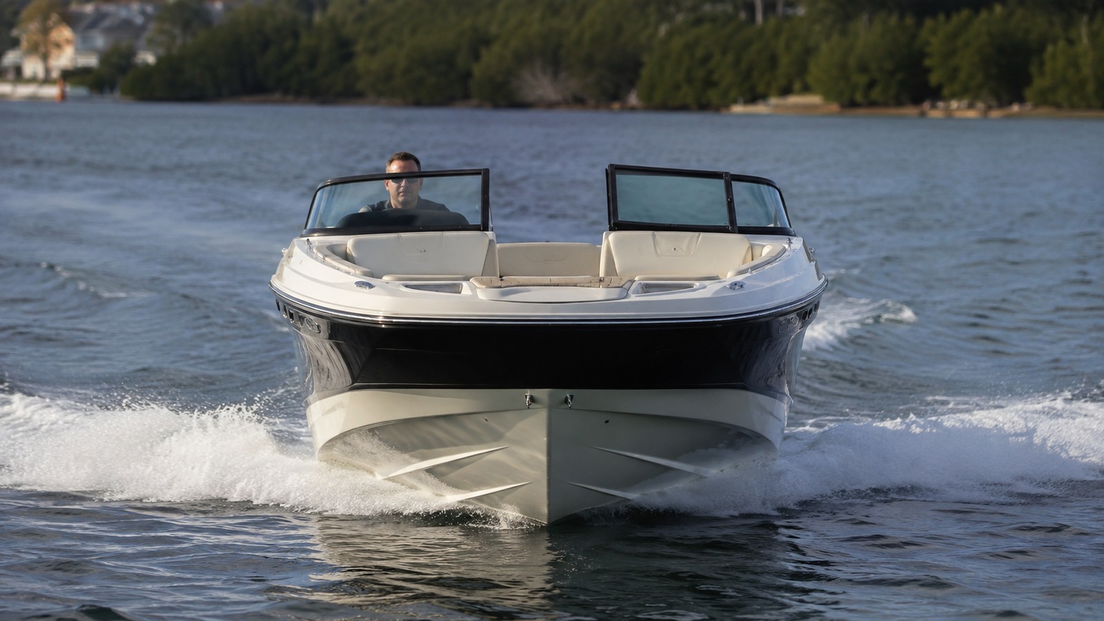sea ray spx 230 outboard bow on cruising 05