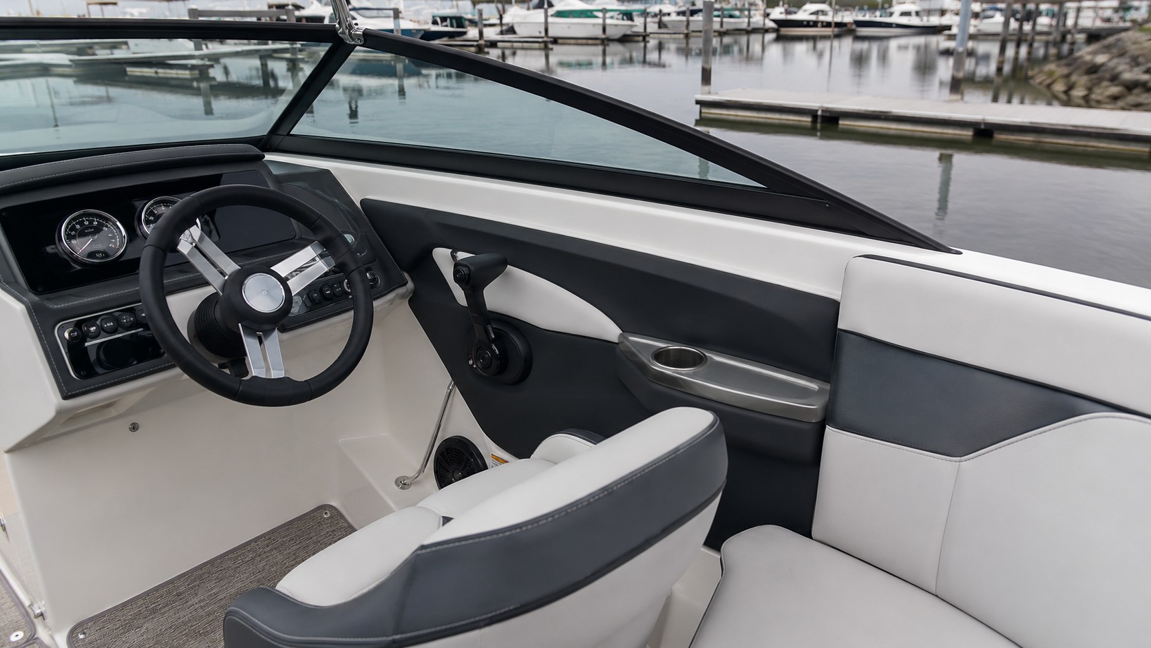 sea ray spx helm interior 19