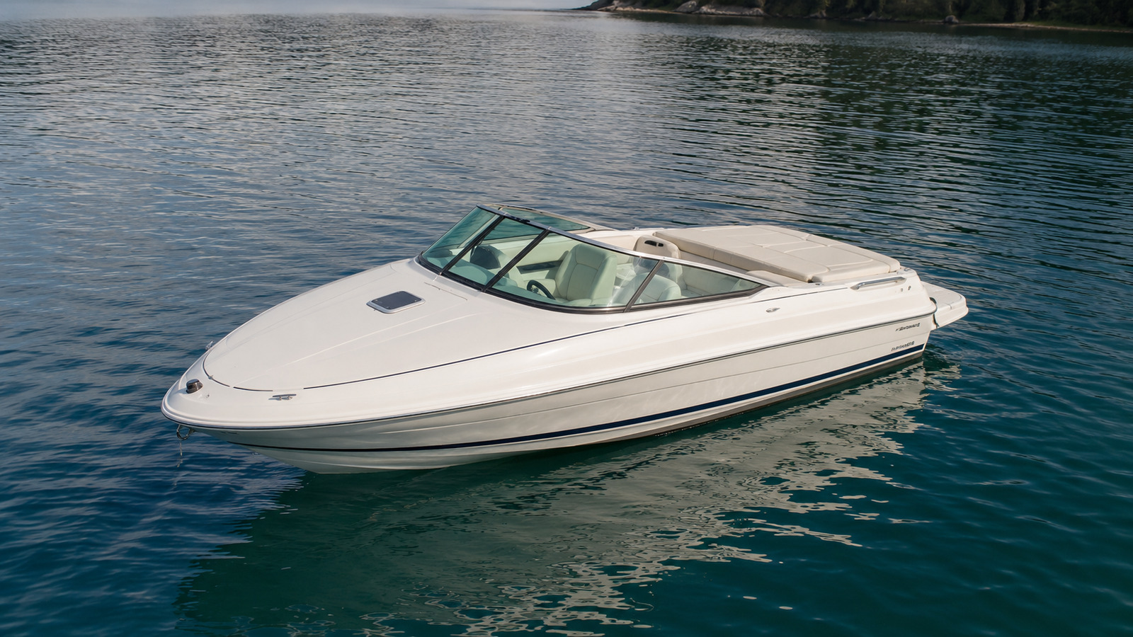 sea ray sun sport 230 elevated exterior 06