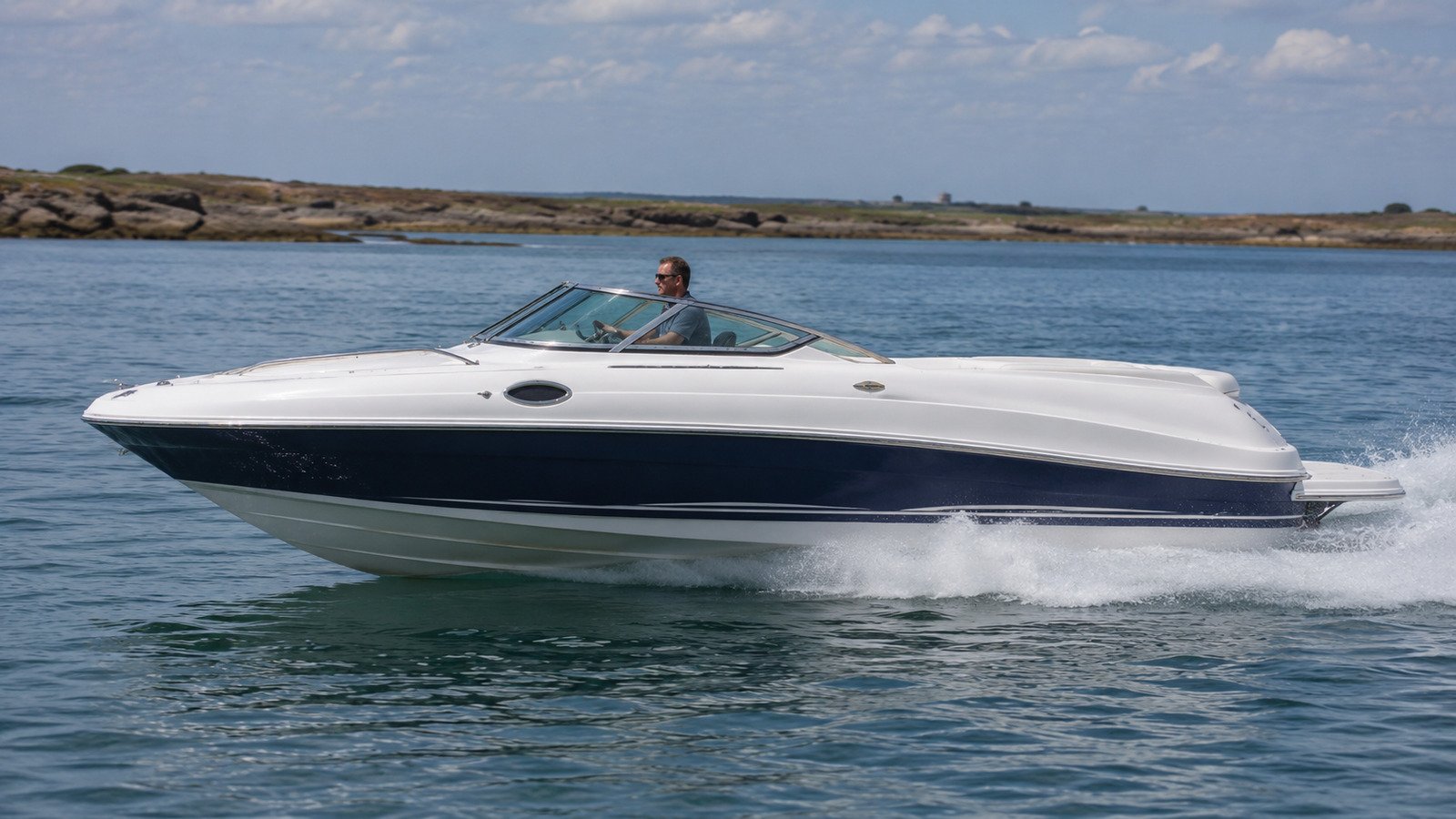 sea ray sun sport 230 full profile running 04