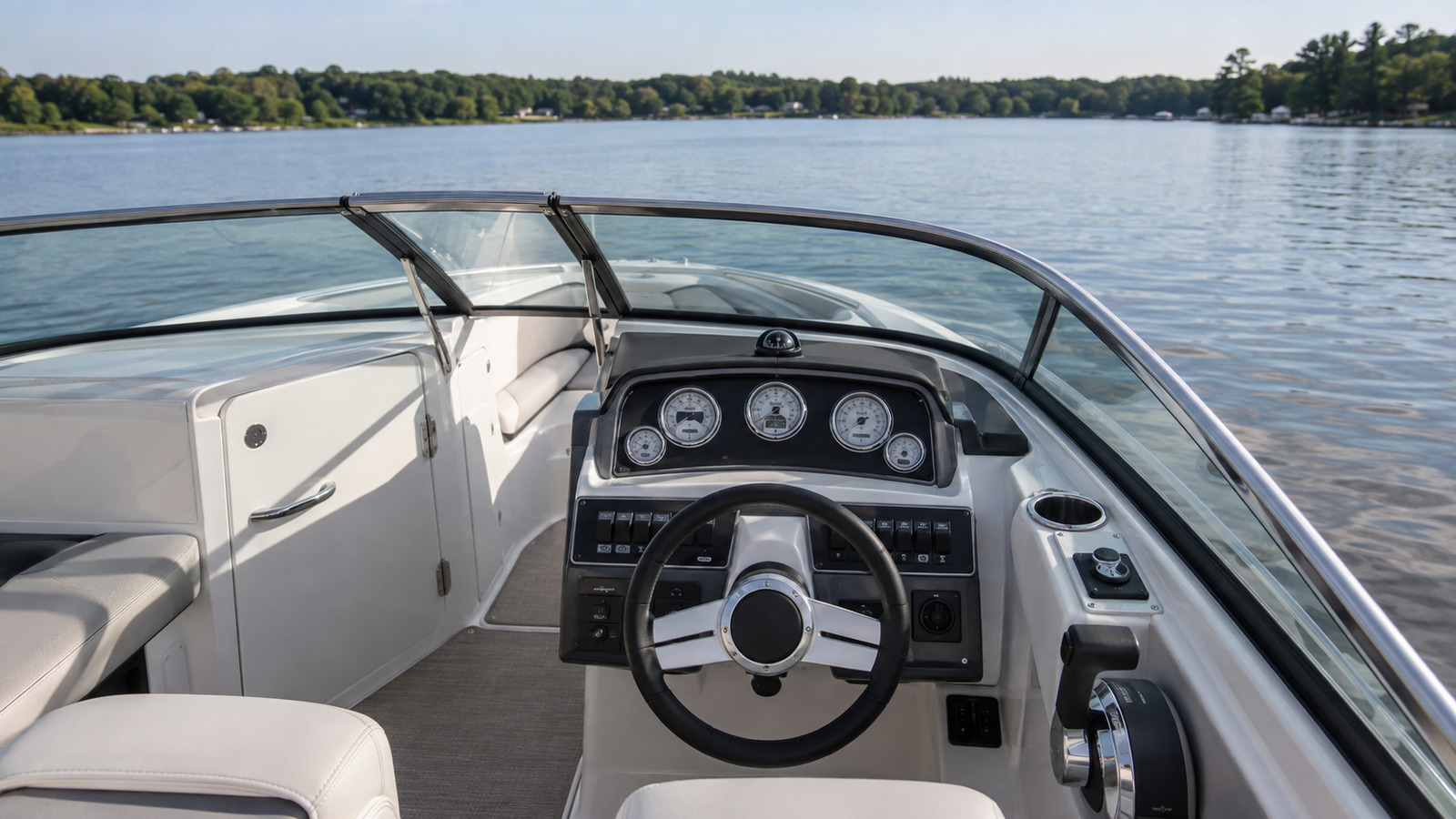 sea ray sun sport 250 helm detail 09
