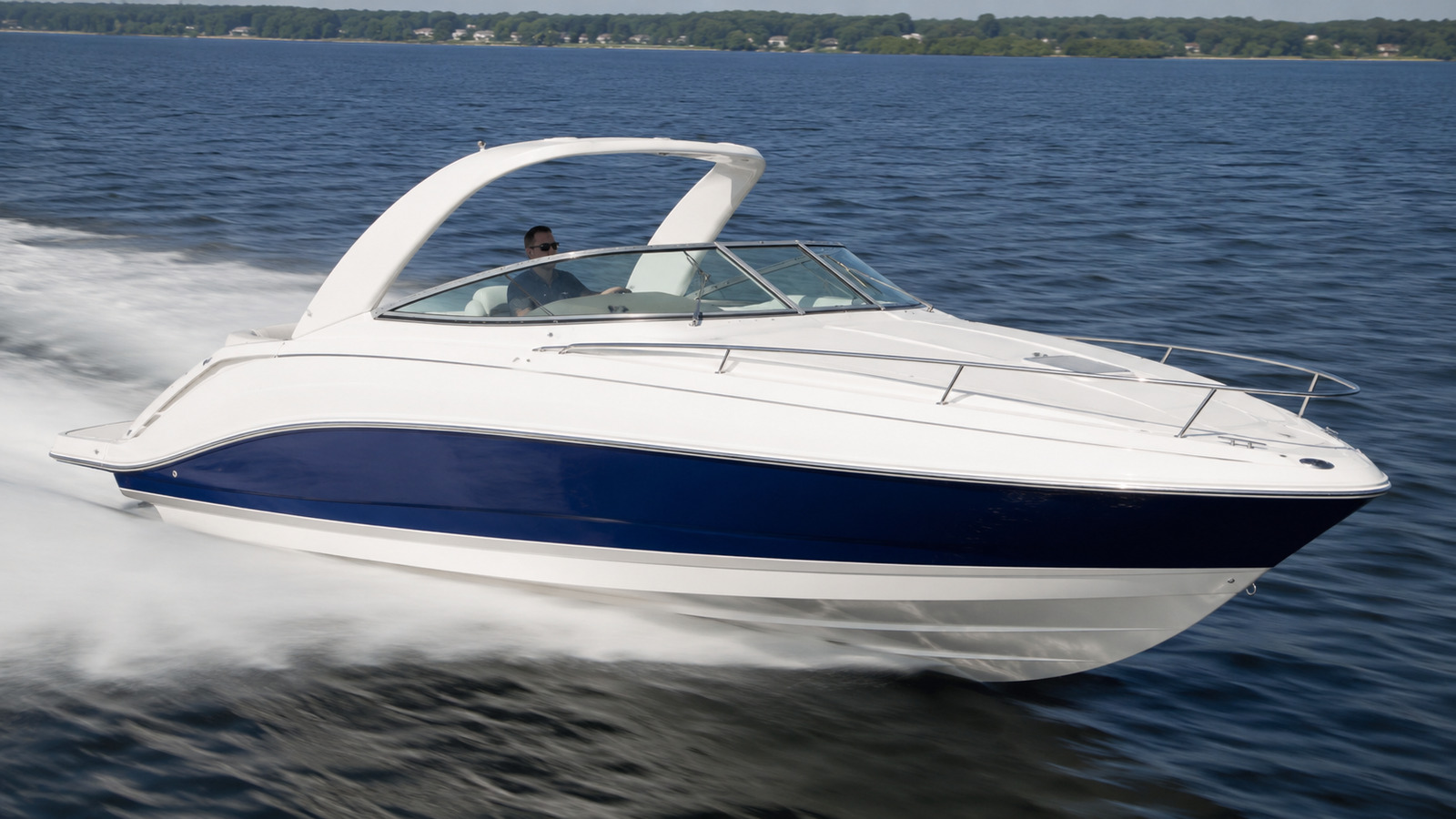 sea ray sun sport 290 front quarter running 02