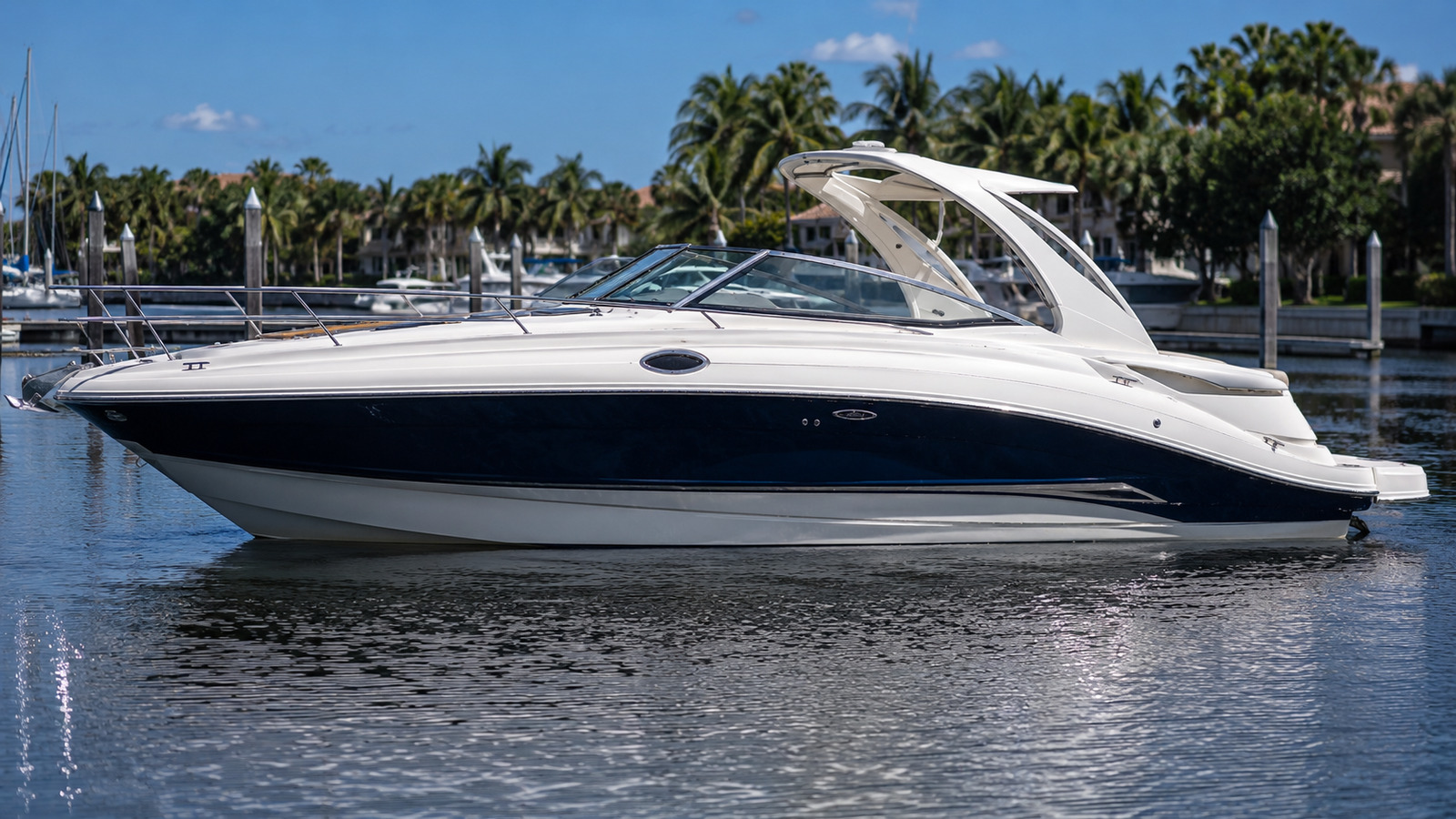 sea ray sun sport 290 premium exterior hero 25