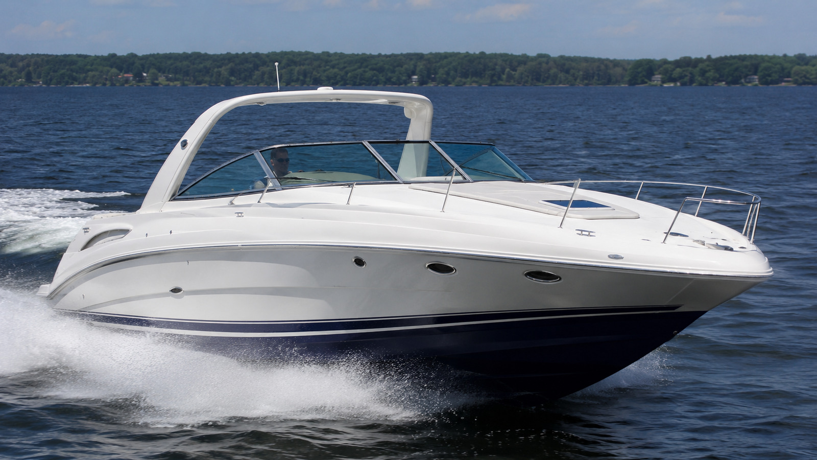 sea ray sun sport 310 front quarter running 02