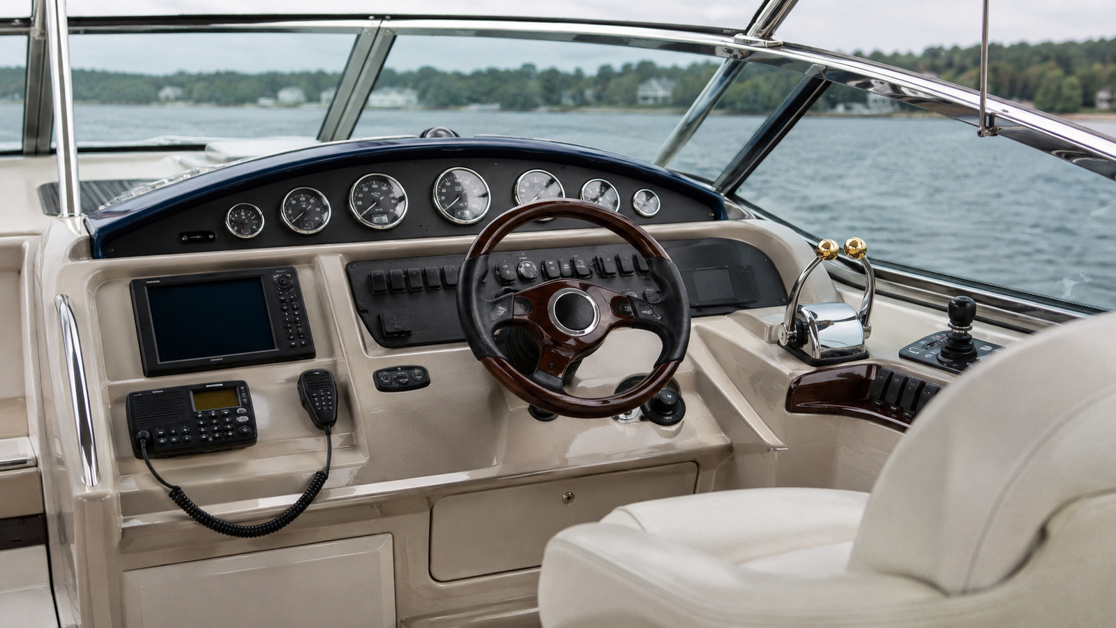 sea ray sun sport 310 helm detail 09