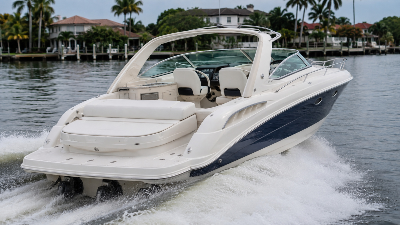 sea ray sun sport 310 rear quarter running 03