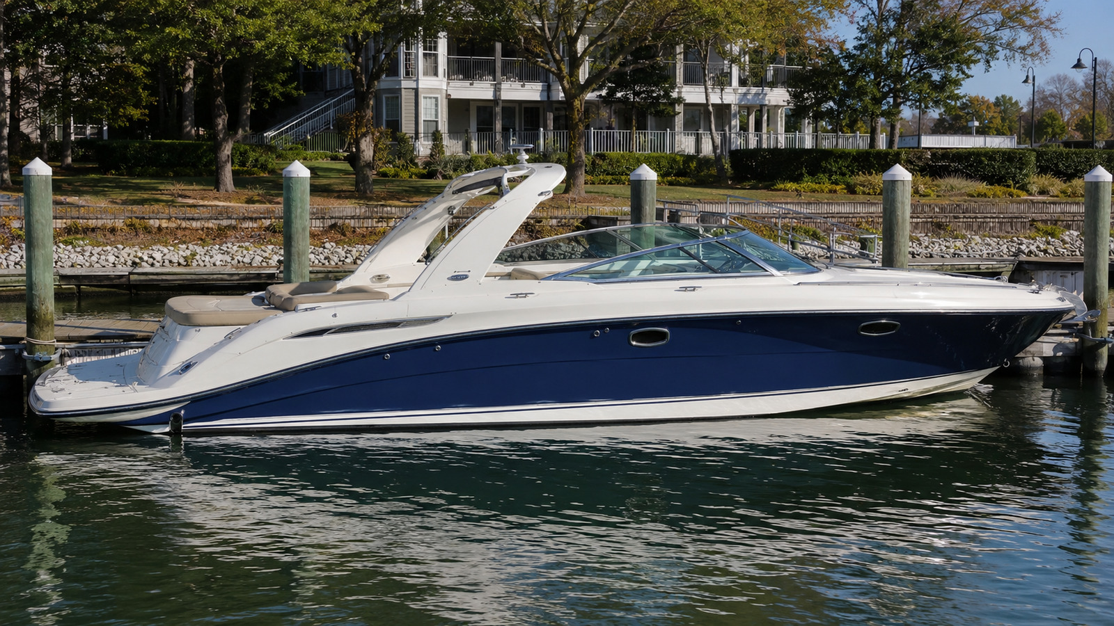 sea ray sun sport 320 dockside profile 05