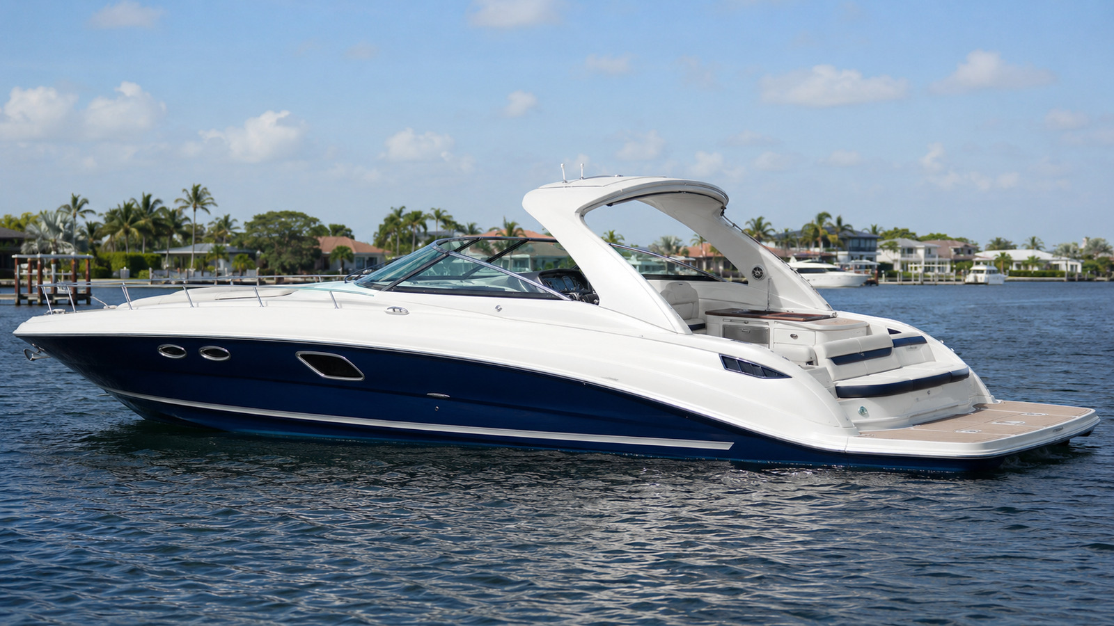 sea ray sun sport 320 premium exterior hero 25