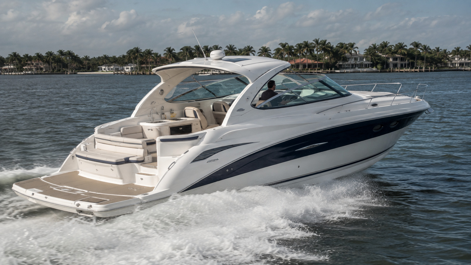 sea ray sun sport 320 rear quarter running 03