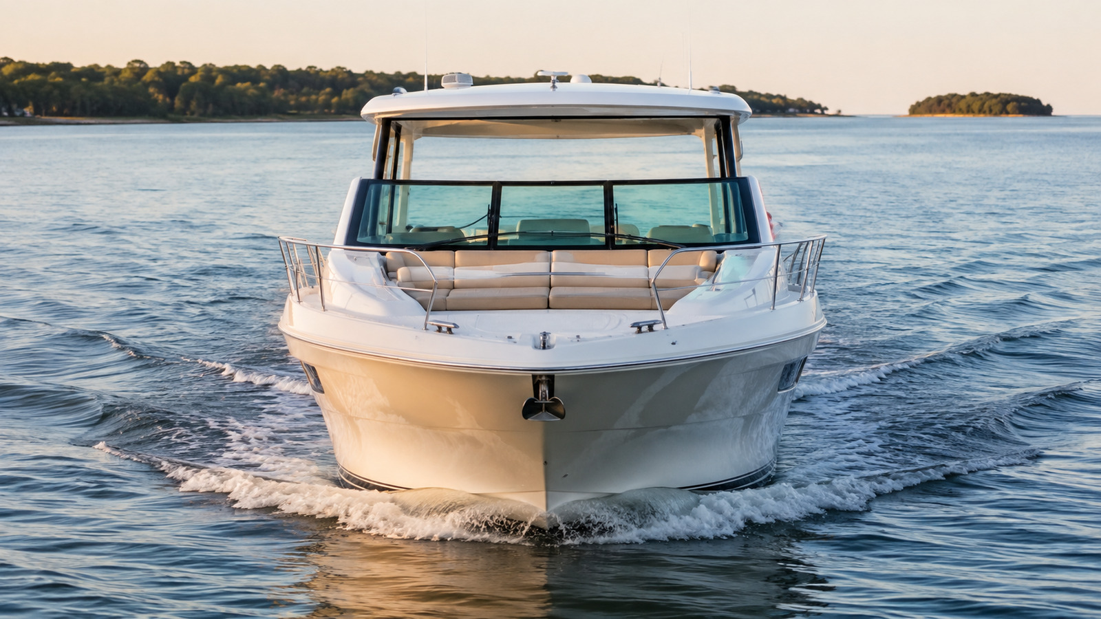 sea ray sundancer 370 bow on cruising 05