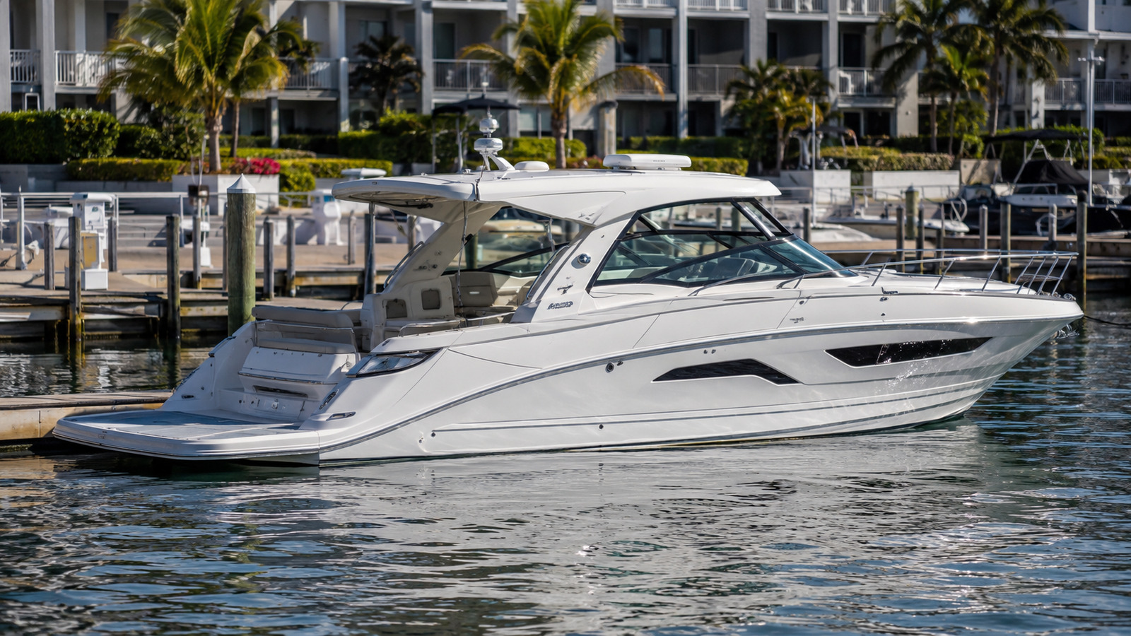 sea ray sundancer 370 dockside profile 07