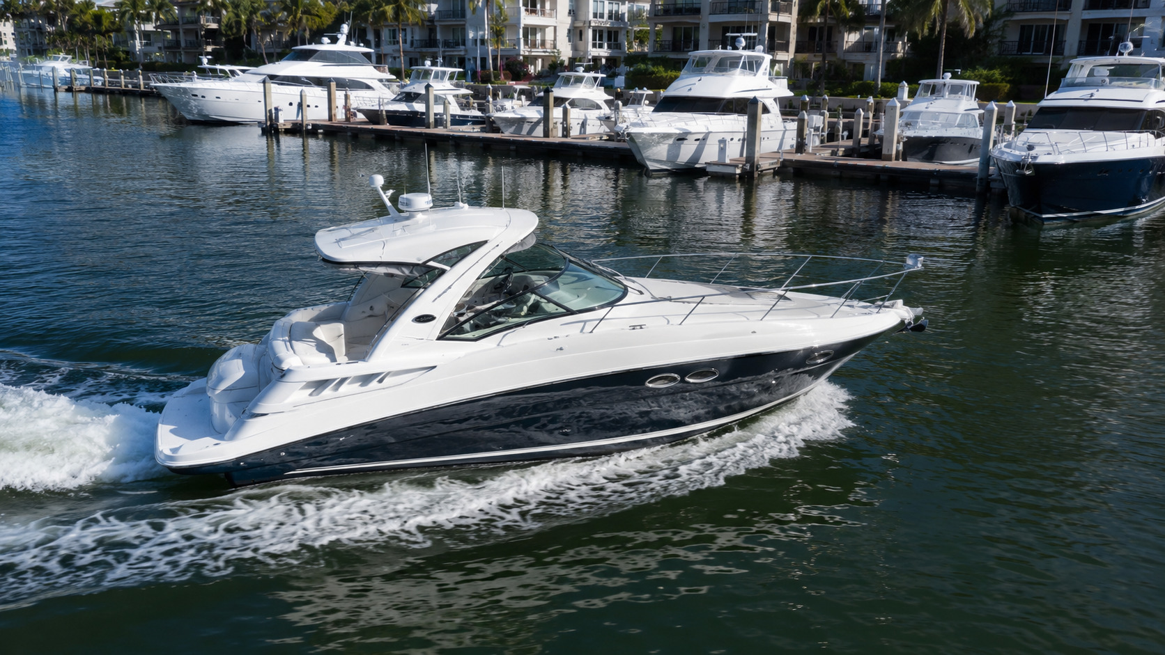 sea ray sundancer hero running 04