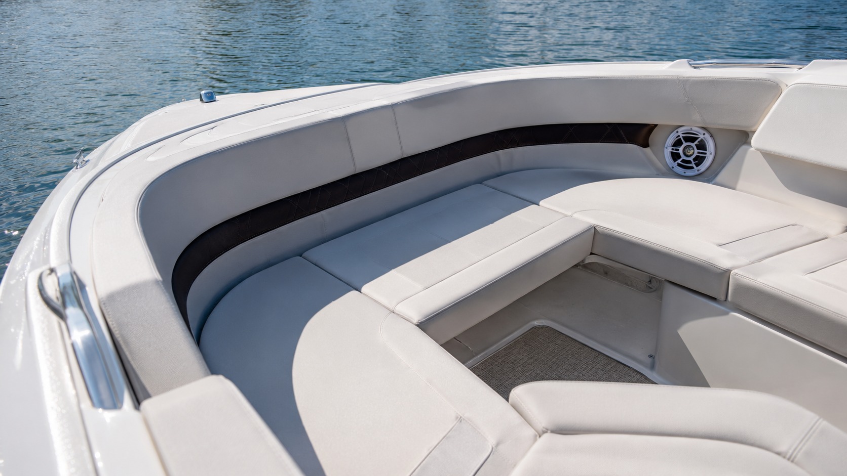 sea ray sundeck bow seating 15