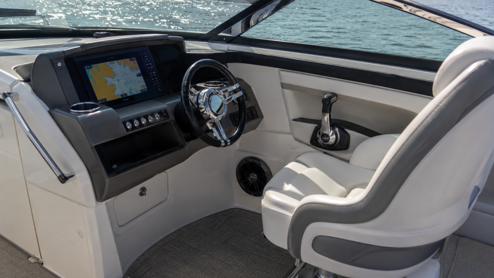 sea ray sundeck helm interior 13
