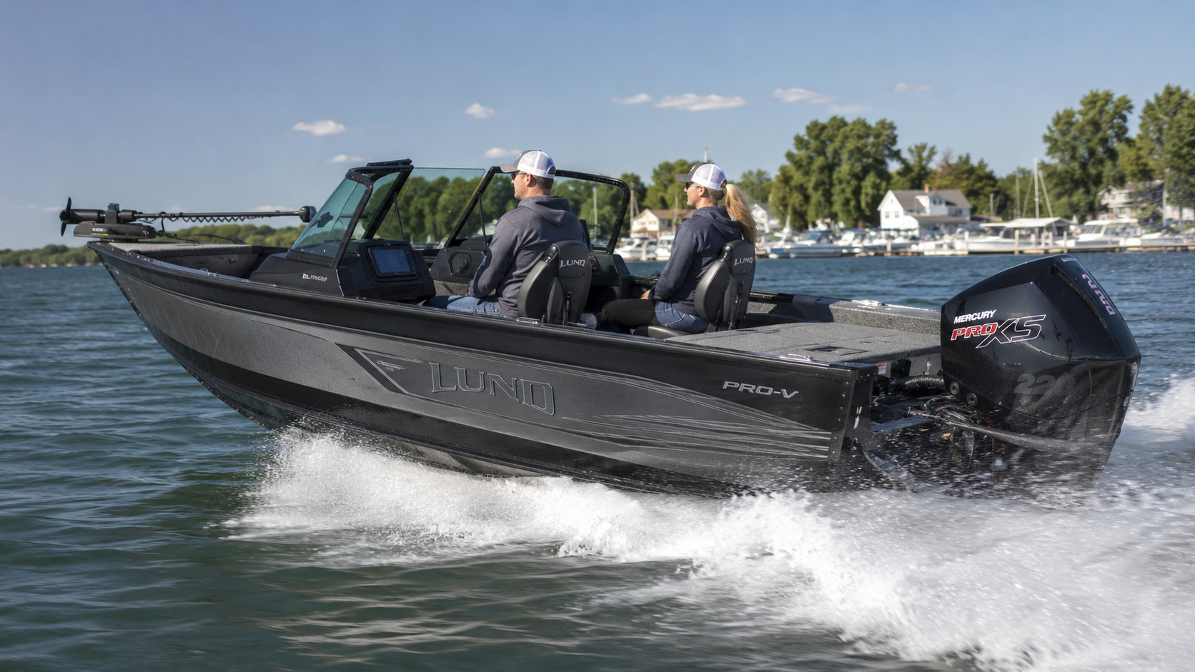 lund pro v hero quarter 02.jpg
