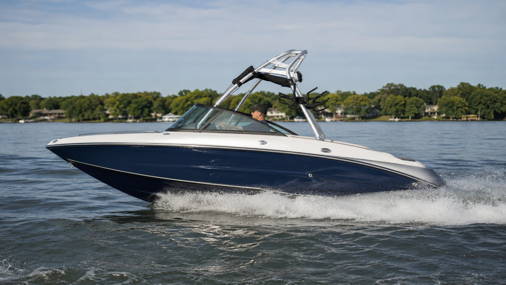 malibu boats 20 vtx side profile underway 11