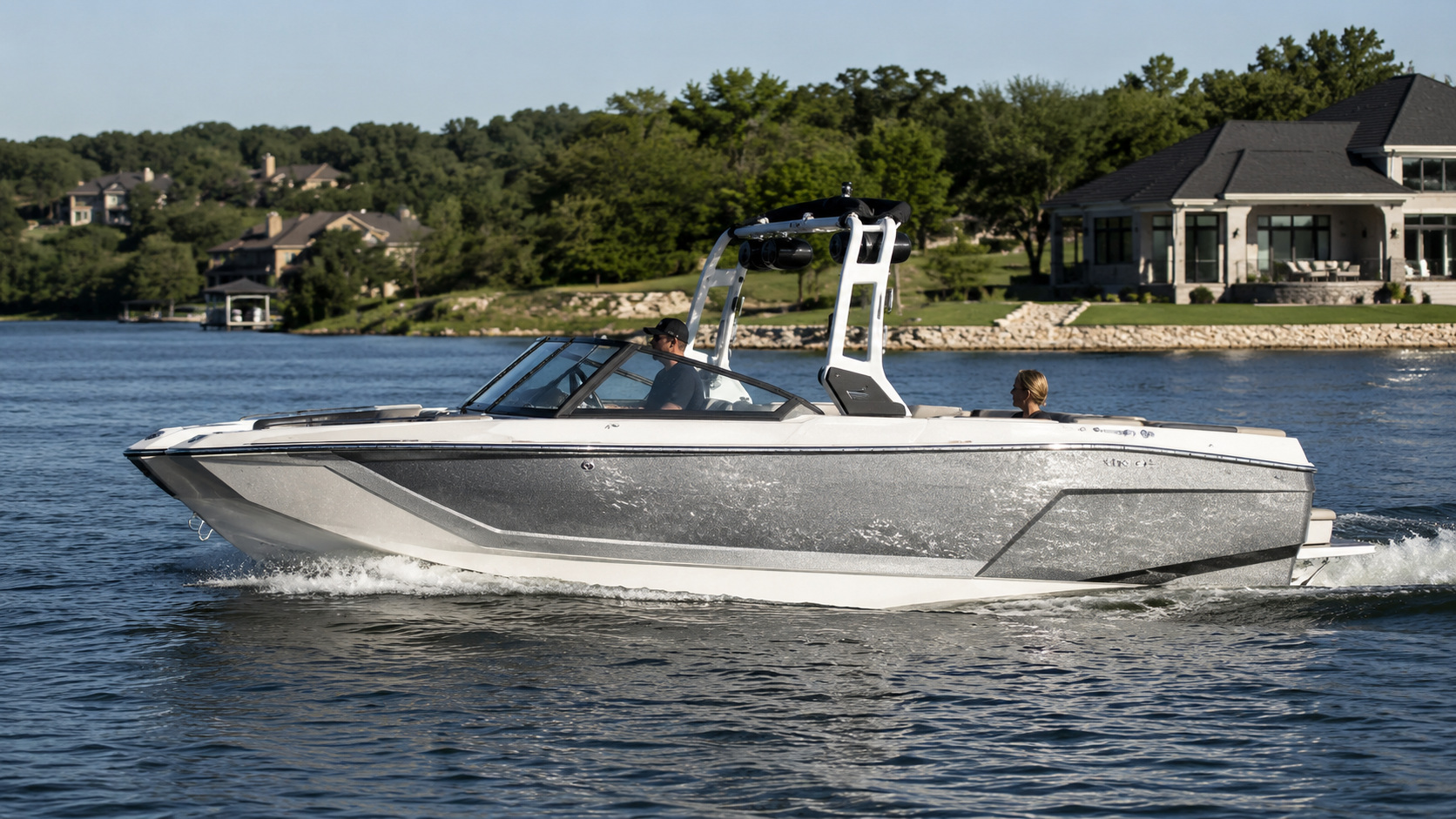 malibu boats mxz series 22 mxz side profile underway 17