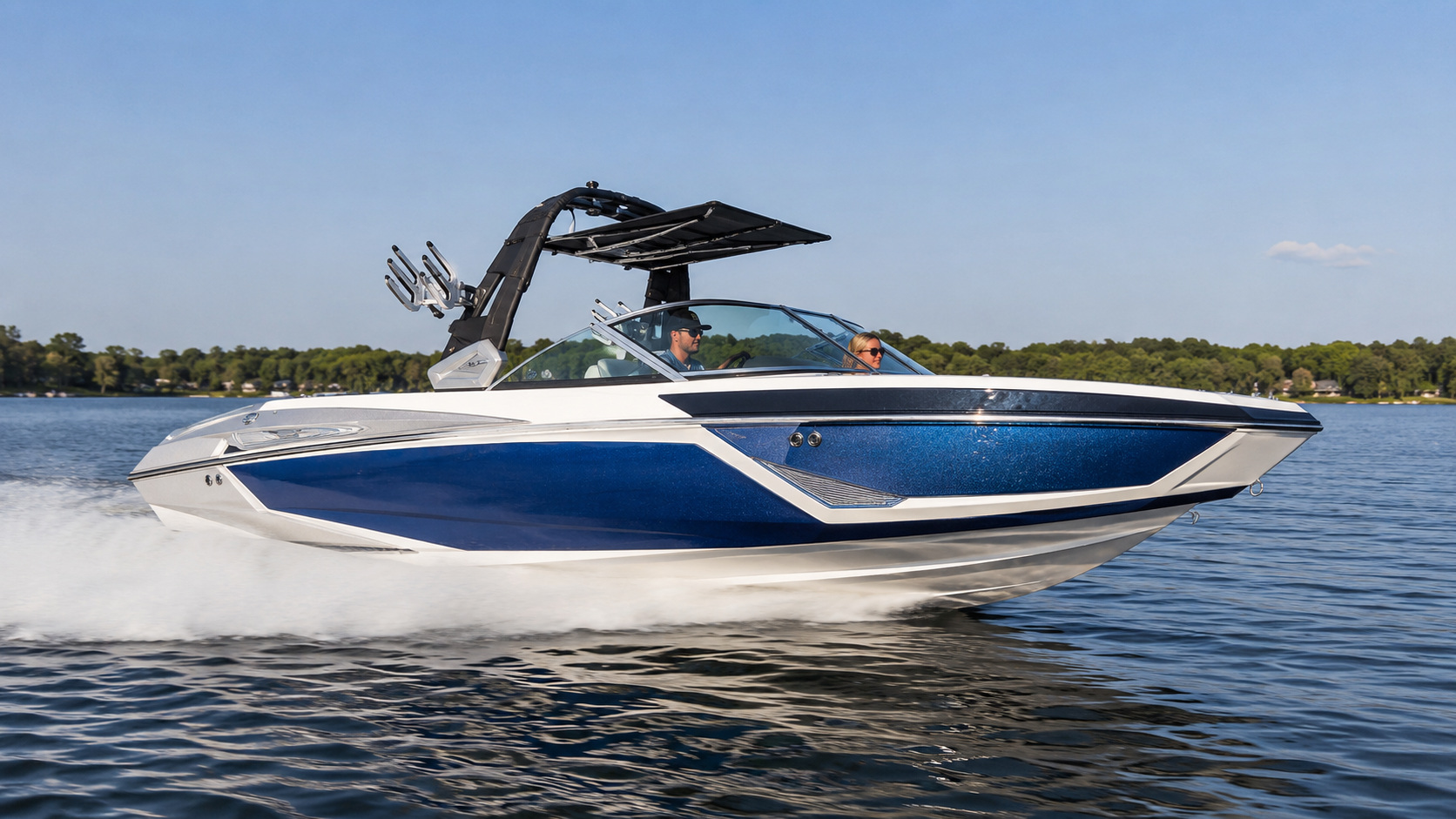 malibu boats mxz series 23 mxz side profile underway 17