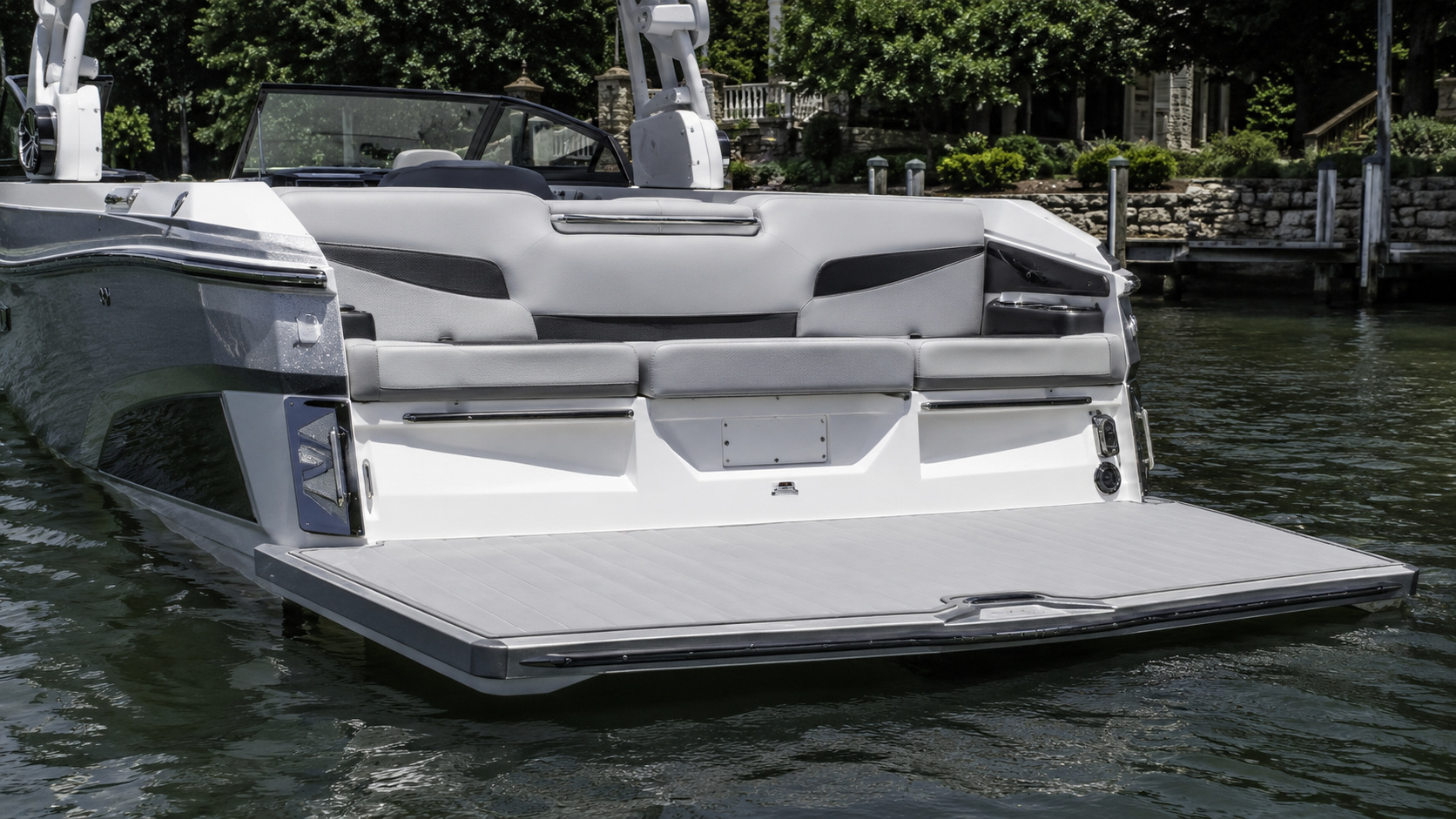 malibu boats mxz series 23 mxz transom platform detail 22