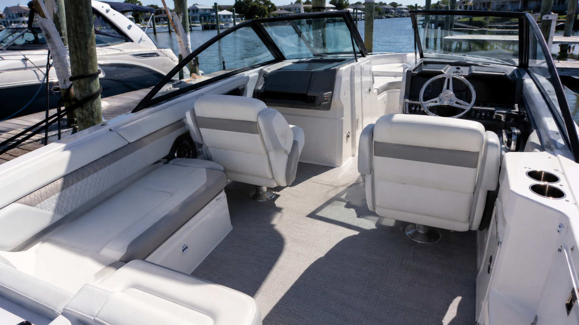 pursuit boats dc 246 cockpit social seating 07