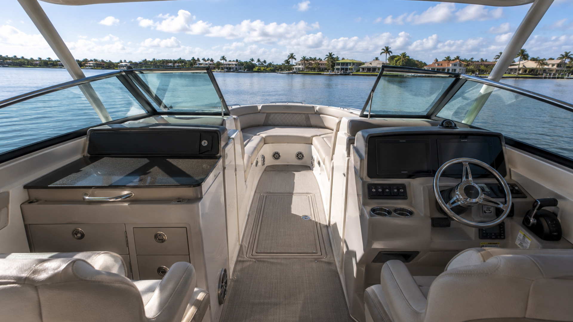 pursuit boats dc 286 windshield console perspective 09