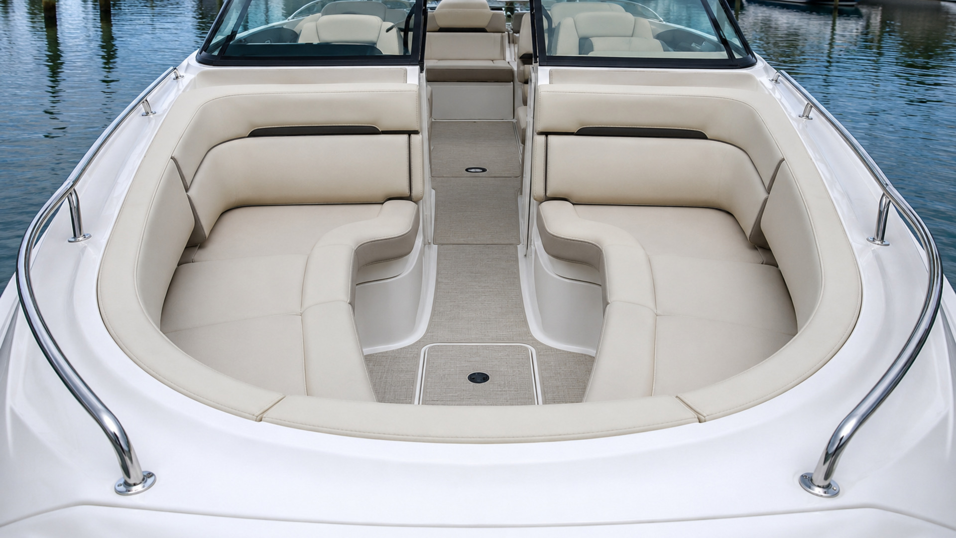 pursuit boats dc 306 bow lounge angle 06