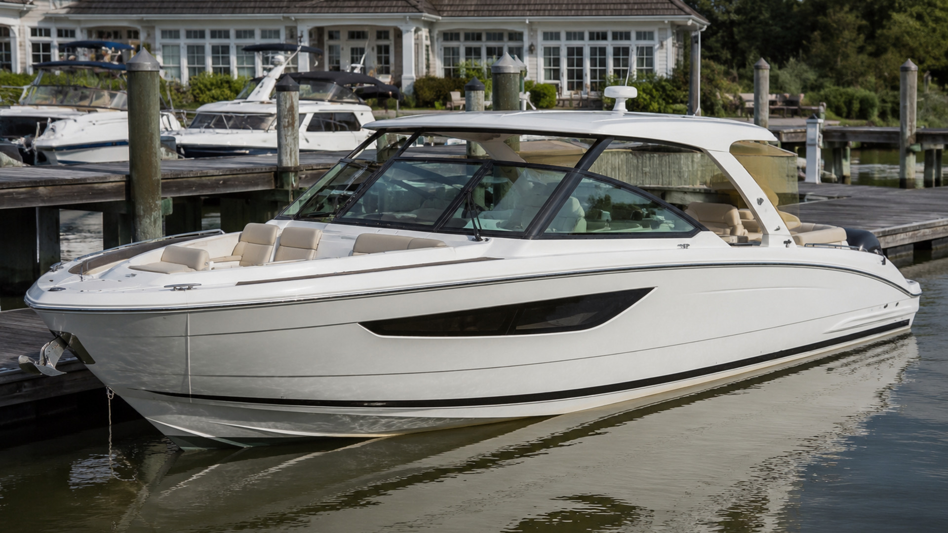 pursuit boats dc 306 dockside luxury profile 04