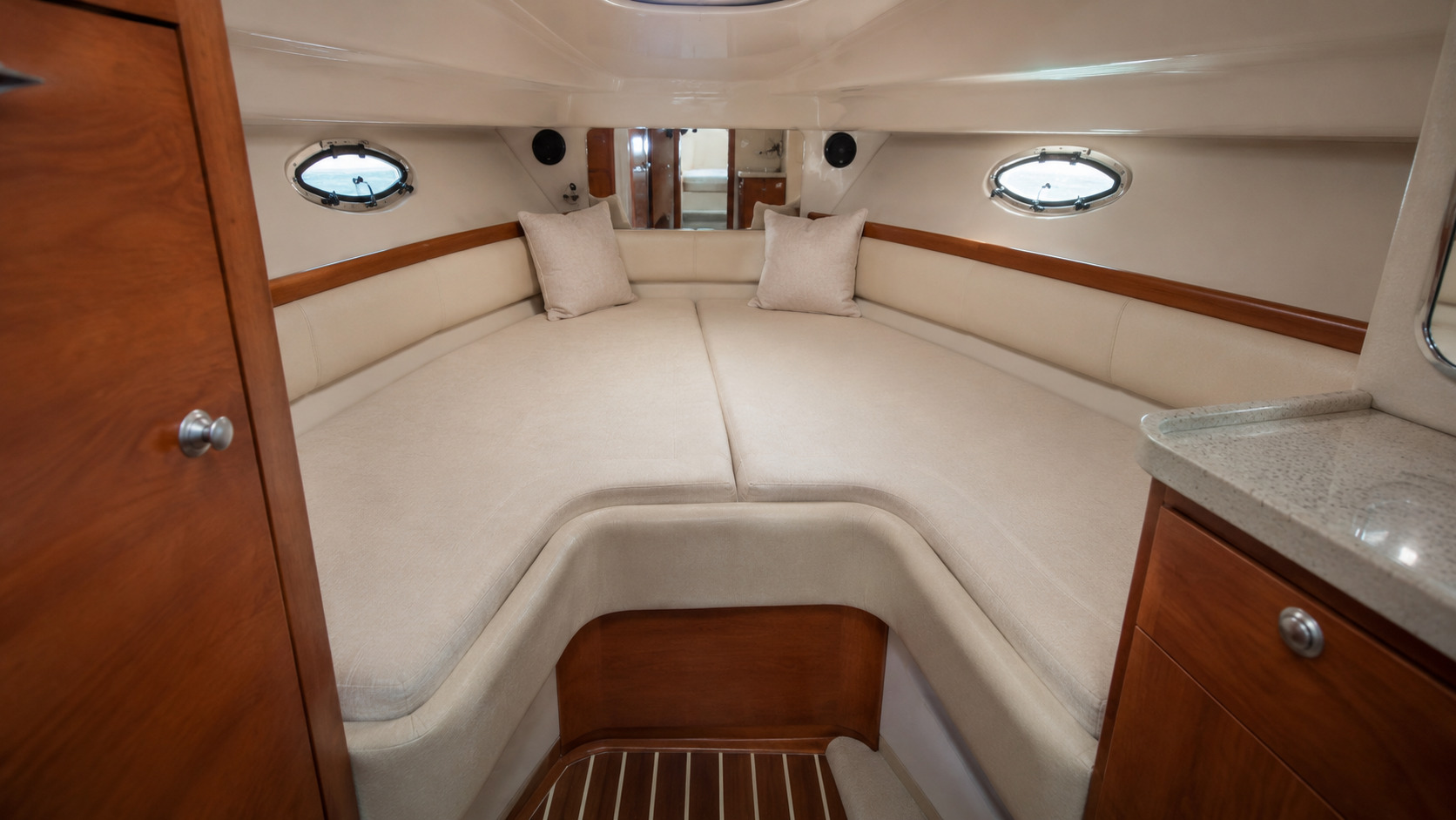 pursuit boats offshore os 325 berth sleeping angle 09